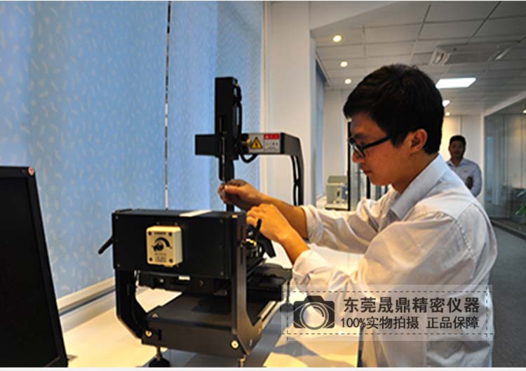 接觸角測量儀是一個模塊化測量系統(tǒng)用于生產泡沫和分析其行為的各種選項。當用攪拌器發(fā)泡時，我們先進的軟件新的泡沫閃光模塊捕獲泡沫的形成，特別是精確的。泡沫閃爍與正常攪拌中斷，同時檢測泡沫高度在休息期間。逐步上升的評價可以精確地分析強泡沫樣品之間的差異。泡沫Flash模塊可立即。我們還對光學泡沫高度測量算法進行了優(yōu)化，使之更加精確和健壯。您可以受益于這種適應和從一個更靈活的評價泡沫衰減。通過光學分析落在旋轉毛細管。毛細管的行動傾向是用來定位在其中心的下降，這也是在可移動的攝像頭捕捉的下降。它的新滴定位模塊，先進的軟件自動調整角度和相機位置，從而保持在視頻圖像的中心可靠滴。手動調整毛細管傾角和相機不再是必要的。 這種新功能特別便于長期測量。在較長的一段時間內，即使是緩慢的下拉動作也會導致它退出所捕獲的圖像。那樣的話，評估就不可能了。由于滴定位功能，即使這樣的測量可以完全自動進行，而不必被監(jiān)控。    在較小的界面張力的情況下，多滴通常形成，而不是只有一個。這使得傳統(tǒng)的軟件難以進行評估。在新的高級模塊的幫助下，用于分析的水滴現(xiàn)在可以被選擇并保存在圖像的中心，具有水滴定位功能。這個新特性在準備階段特別有用，因為即使有分裂液滴，也不需要新的劑量。